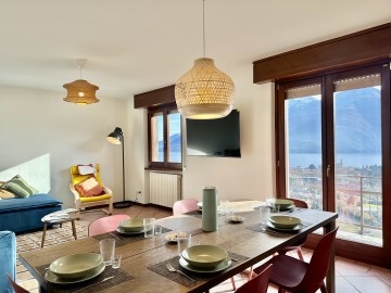Wohnraum mit Esstisch Casa Monte Lago